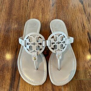 TORY BURCH MILLER PATENT SANDAL TAN SIZE 7-USED LIKE NEW